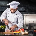 Dlaczego wygląd ma znaczenie? Rola profesjonalnego ubioru w branży gastronomicznej